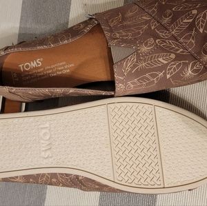 TOMS Size 7W